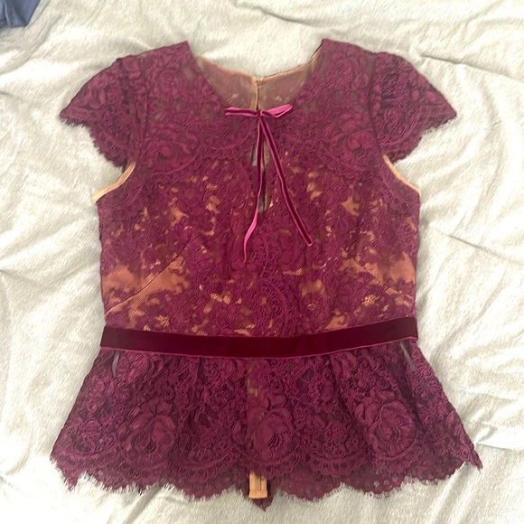 Sz 10 - Burgundy Peplum Lace Marchesa Notte Top - Picture 1 of 4